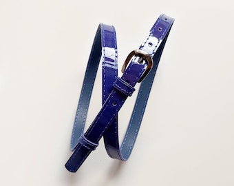 Cinto de couro envernizado roxo e azul: Cinto fino natural para mulheres, DDP (Delivered Duty Paid - Entregue com Impostos Pagos)