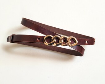 Ceinture en cuir marron à boucle chaîne. Ceinture fine pour femme avec boucle dorée ou argentée