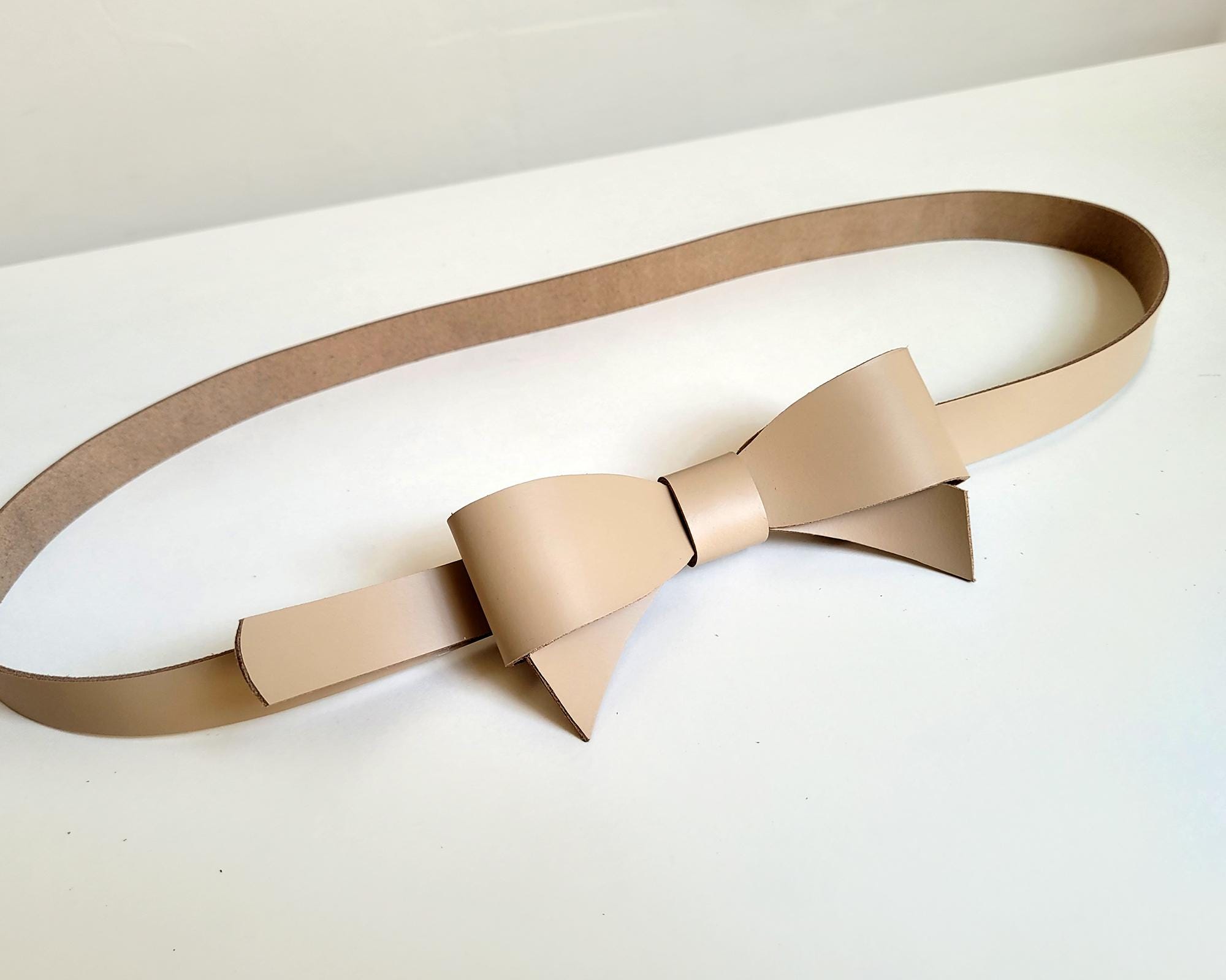 White Leather Bow Belt: Women display picture 1