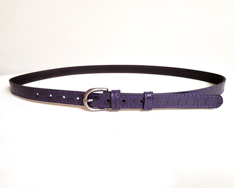 Cinturón de piel de cocodrilo morado oscuro: Cinturón fino natural imagen 4