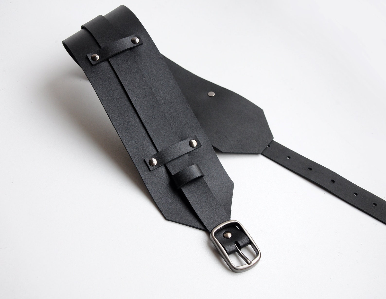 wide black leather belt