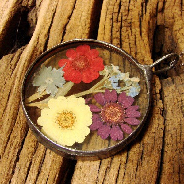 Dried flowers pendant , botanical necklace, pressed flowers , terrarium necklace , flower pendant , forged mi note , flowers jewelry ,