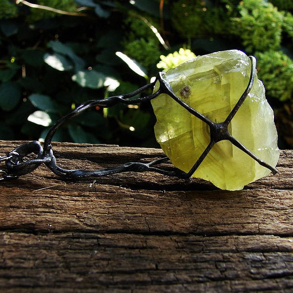 Ruwe Druzy ketting, smaragdgroene calciet ketting, rauw kwarts, calciet hanger, groene citroen, grote hanger, glas-in-lood, oud zilver