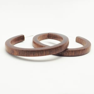 2 Inches Mahagoni Creolen / Mahagoni Ohrringe, Tribal Ohrringe / Altholz Ohrringe / Alte Holzcreolen mit silbernen Stiften