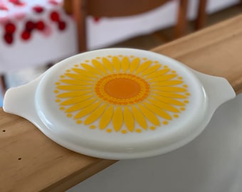 Vintage Pyrex Large Round Sunflower Replacement Lid Only Opal Milk Glass 25-C 20