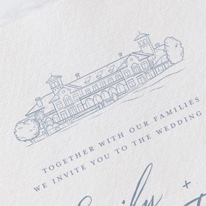 Può includere: Un invito di nozze con un disegno a linea di un edificio e il testo "Together with our families we invite you to the wedding of Emily + Trevor".