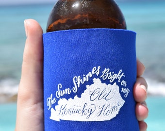 Funda para latas de cerveza My Old Kentucky Home en color azul.