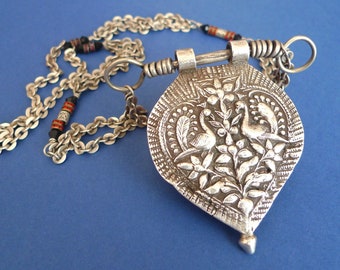 Mughalsutra Pendant and Chain from India | Old Traditional Silver Jewelry