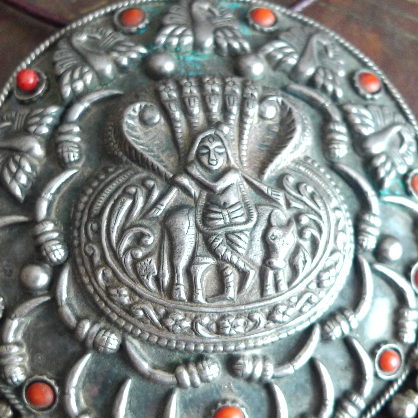 インド産の大きなシルバーのクリシュナペンダント | ヒンドゥー教の