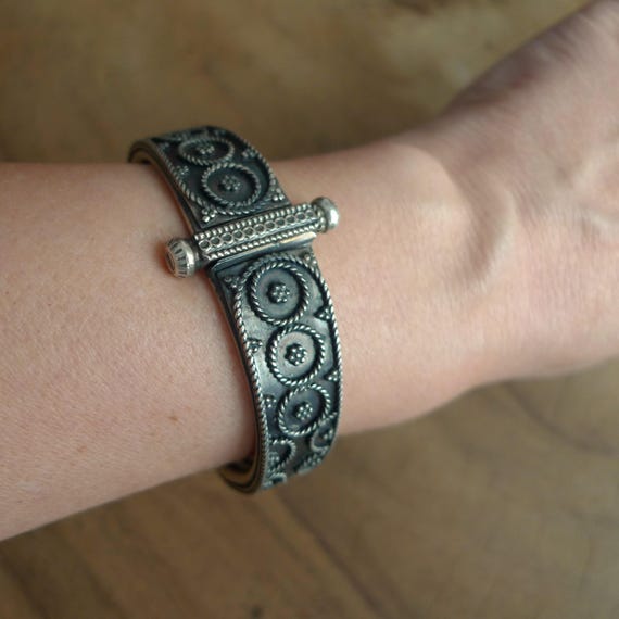 インドのトライバルシルバーブレスレット - Etsy 日本