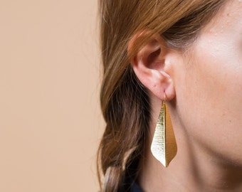Gold leaf light earrings, dangling earrings, 24K gold plated earrings, statement earrings, long earrings, gift for her, boho style, nature