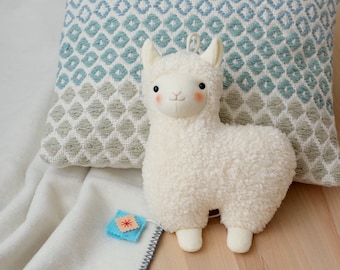Spieluhr Lama – Baby Geschenk zur Geburt & Taufe, mit Wunschmelodie, Kuscheltier aus Baumwollplüsch, handbestickt, personalisiert, waschbar