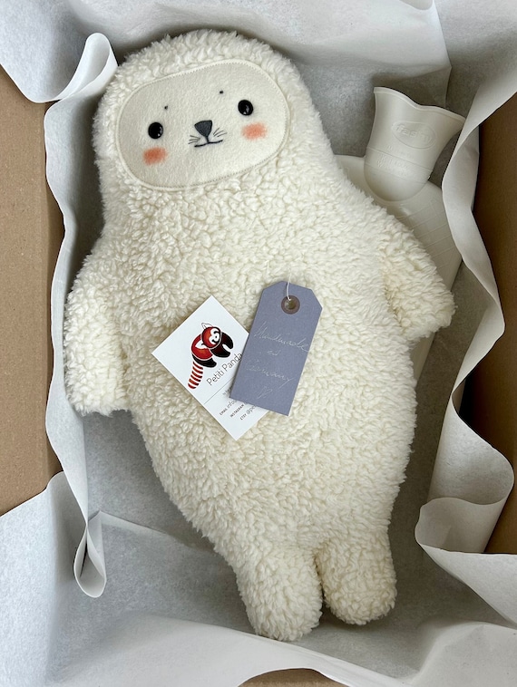 Wärmflasche Robbe – Geschenk für Kinder & Erwachsene, handgefertigtes Kuscheltier aus Baumwollplüsch und Wollfilz mit Reißverschluss