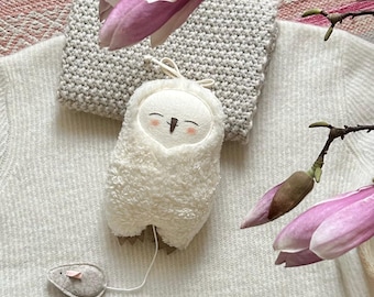 Spieluhr Eule mit Wunschmelodie – liebevolles Baby Geschenk zur Geburt und Einschlafhilfe, handgefertigt aus Baumwollplüsch, personalisiert