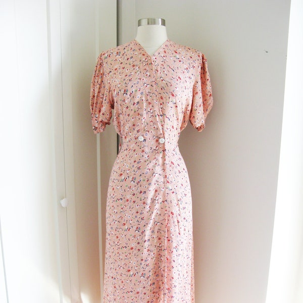 1930's Day  Dress // Vintage Pink Floral  Print Rayon Petal  Sleeve  // Waist  30"//Size Medium - Large