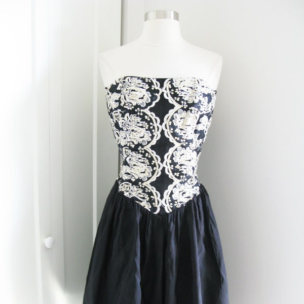 GUNNE SAX Dress 1980's Black With Floral  Sequins  Strapless Bustier  Prom Party Knee Length / Size Medium - Large // Waist 30"