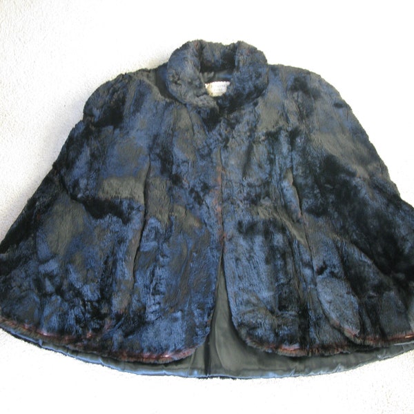 40's/50's Black Shirred Beaver Fur Cape - Jacket   // Medium