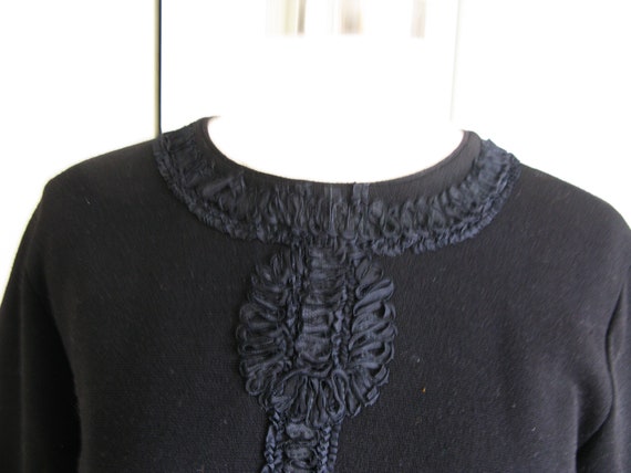 1960's Black Wool Knit Top// Ribbon Embroidery Tr… - image 2