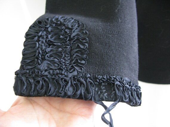 1960's Black Wool Knit Top// Ribbon Embroidery Tr… - image 7