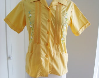 Vintage Woman's GUAYABERA  // Yellow with Floral Embroidery // Short Sleeve Cotton Summer Blouse // by Madame LIssette Originals Waist 32"