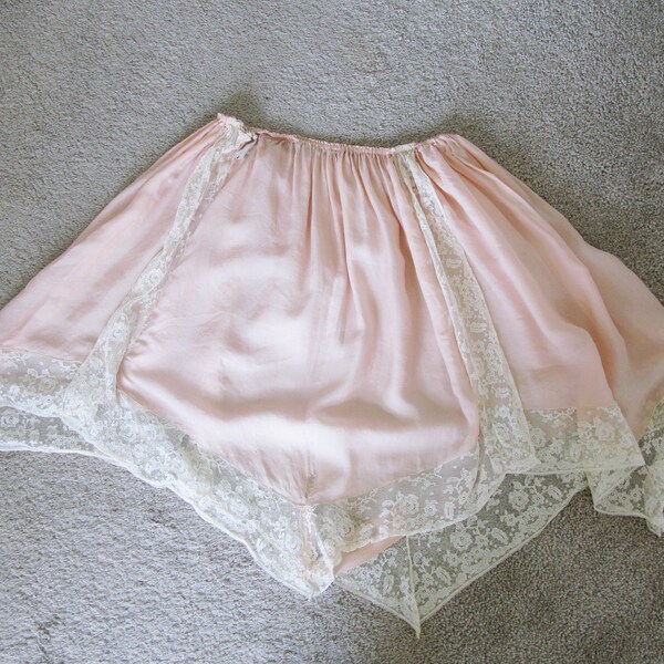 30's Blush Tap Pants // Pink  Silk and Lace Vintage Lingerie // Size Large //Waist 30"