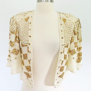 Veste ouverte sur le devant à sequins ornés de perles blanches et dorées des années 80//Haut époque disco (S -M)