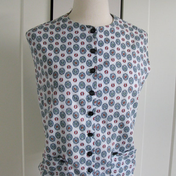 1960's Blouse //  Blue Family Crest  Novelty Cotton Print Sleeveless Top // Medium