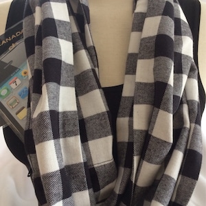 Infinity scarf, unisex infinity scarf, black & white Buffalo plaid scarf, zipper scarf, scarf, travel scarf, New Flair,handmade,travel scarf