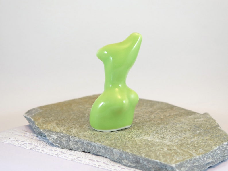 Pastell Lime Chartreuse Venus Mini Figurine 6.5cm