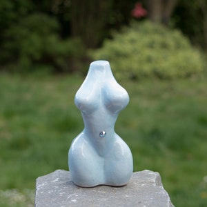 Pastell Lime Chartreuse Venus Mini Figurine 6.5cm