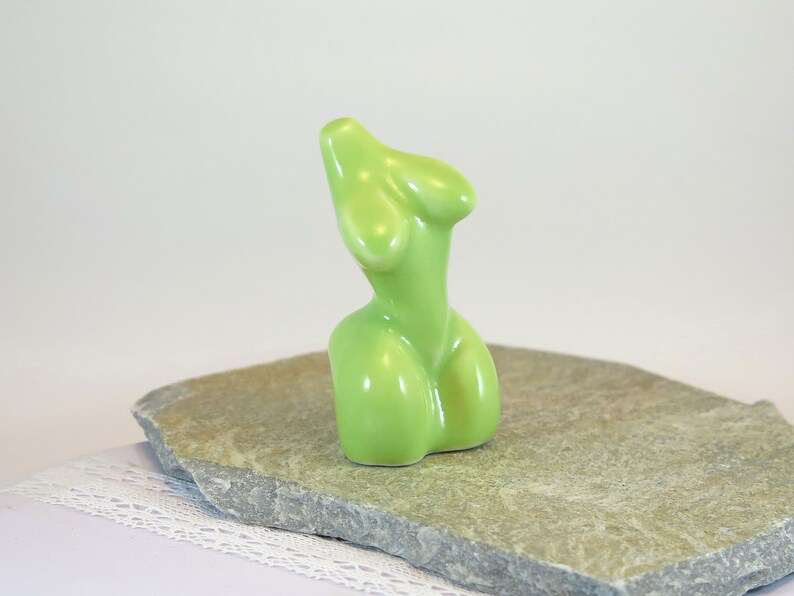 Pastell Lime Chartreuse Venus Mini Figurine 6.5cm