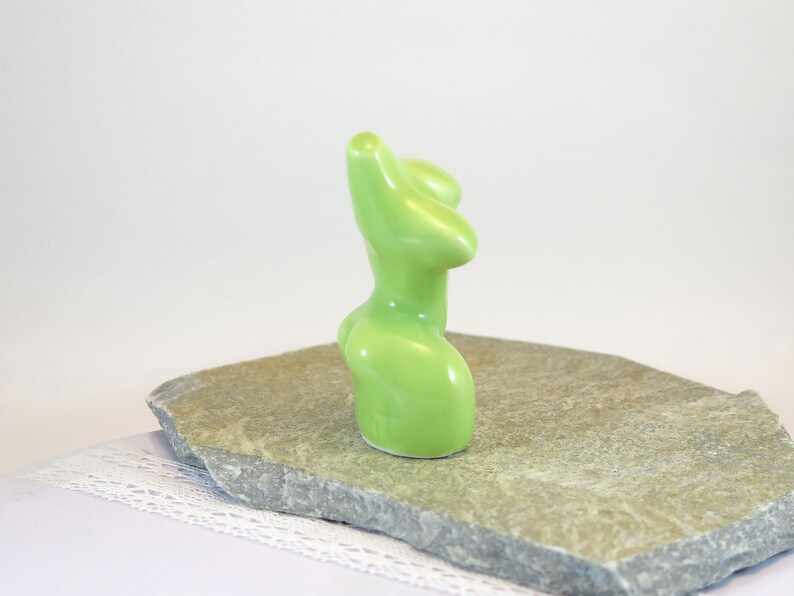 Pastell Lime Chartreuse Venus Mini Figurine 6.5cm