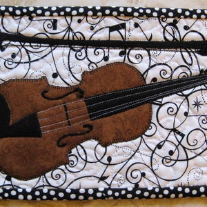 The Violin Mug Rug Muster