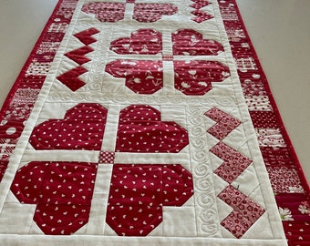 Love in Bloom Table Runner Pattern