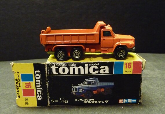 tomica dump truck