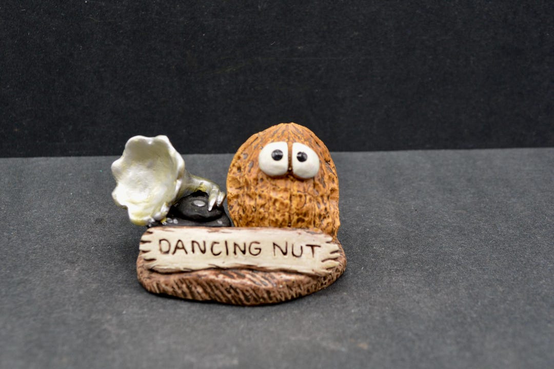 Dancing Nuts Closeout*-dancing Nut- Shade Tree Collection- Big Eyed Nut W ...