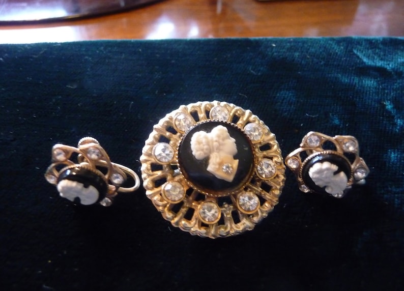 Cameo with Rhinestones Brooch and matching screw-back Earrings