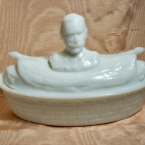 1899 Figural ADMIRAL DEWEY Milk Glass Covered BOAT-Shaped Box/Dish