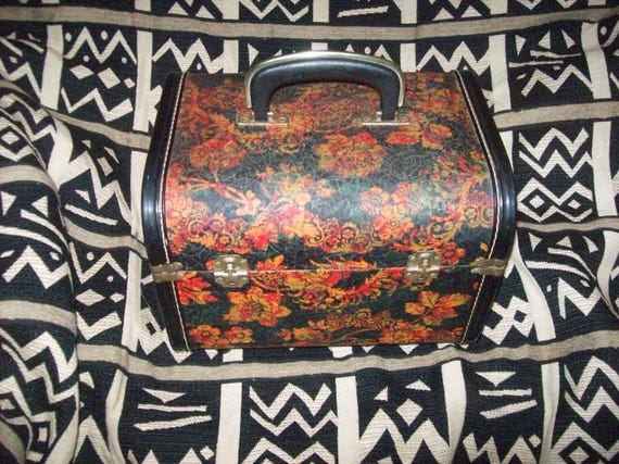 Dramatic Floral Pattern Vintage Hard Shell TRAVEL… - image 4