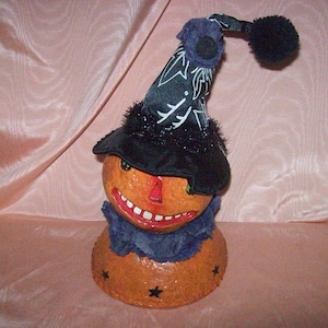 Bethany Lowe Style Large Papier Mache Halloween PUMPKIN HEAD FIGURINE wearing a Witch&#39;s Hat