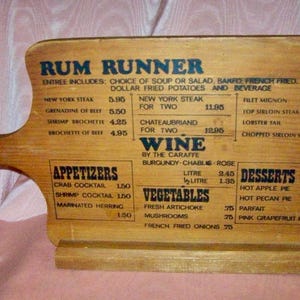 Menú del restaurante RUM RUNNER vintage impreso en una tabla de cortar de madera grande - Independiente