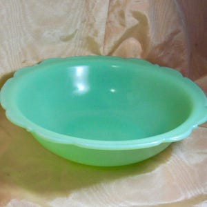 Vintage McKee JADEITE GLASS Vegetable BOWL with Elegant Scalloped Pattern Edge