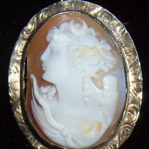Antique Victorian 14 kt. Gold Hand-Carved Shell CAMEO BROOCH/Pin/PENDANT