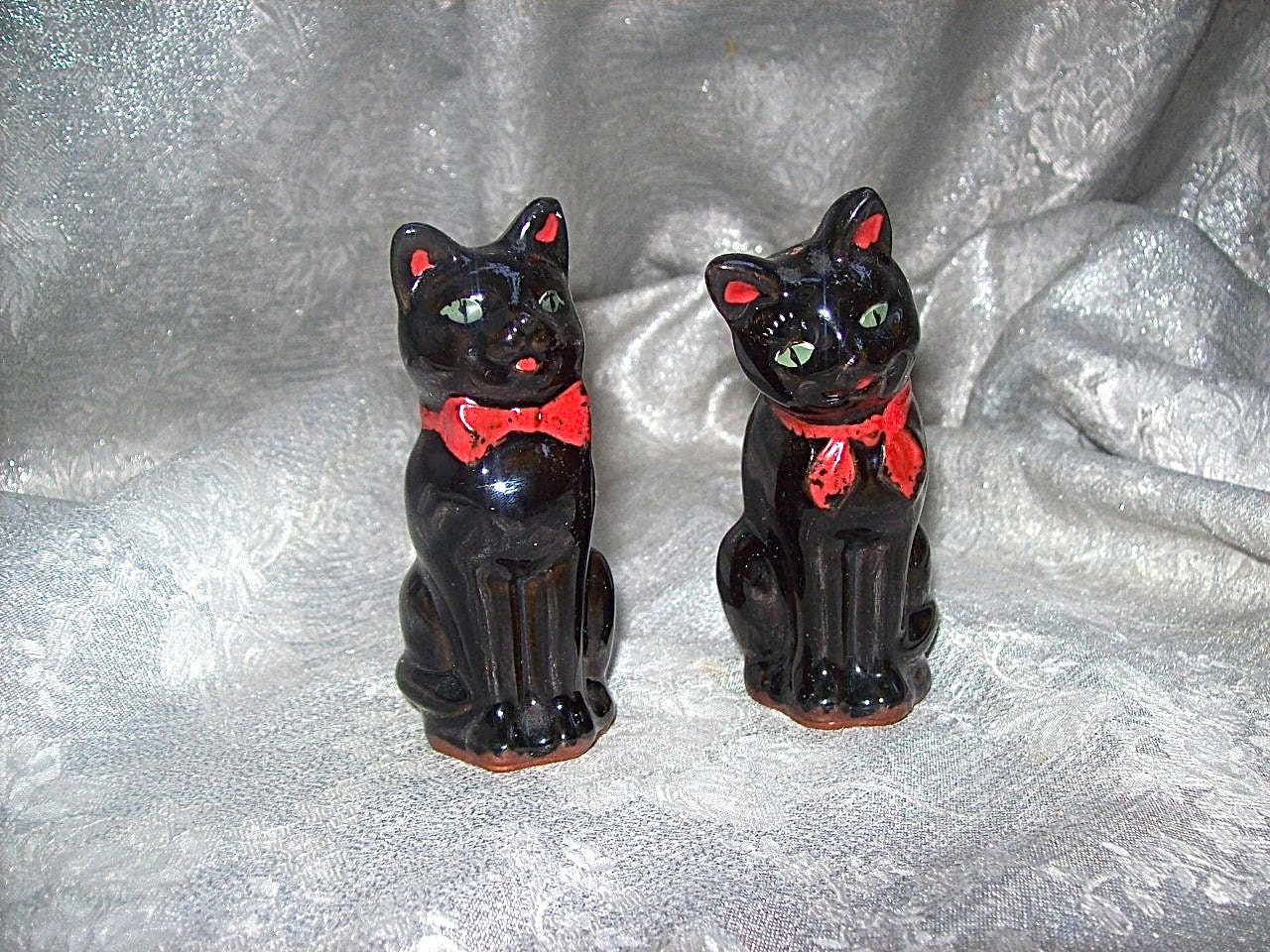 Magnetic Boo Halloween Cat Porcelain Salt and Pepper Shakers, Set of 4 -  Tableware - Cosmos