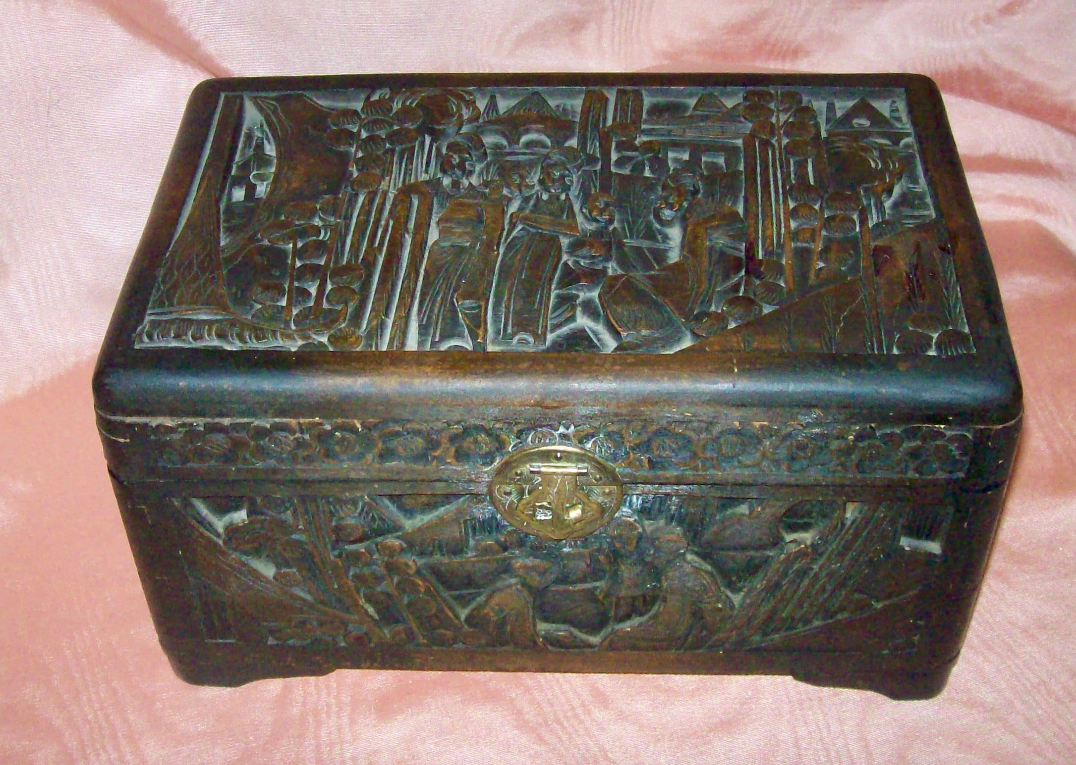 アンティーク中国彫刻 樟脳材 高浮き彫り人物画 11 3/4