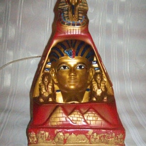 Vintage EGYPTIAN KING TUT Mask Panted Ceramic Lamp with 3D Illusion - He Watches You