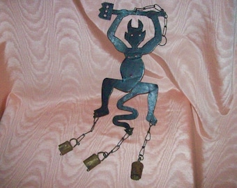 Hängende Metall DEVIL (mit Heugabel) Silhouette WIND SPIEL mit 3 Glocken