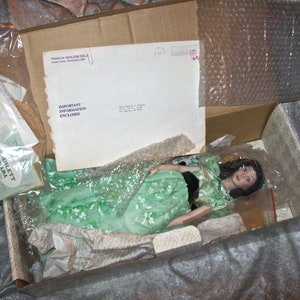1985 Franklin Mint Heirloom Dolls Vivien Leigh as SCARLETT O&#39; HARA in Gone With The Wind Bisque 18&quot;Collector Figurine in Original Box