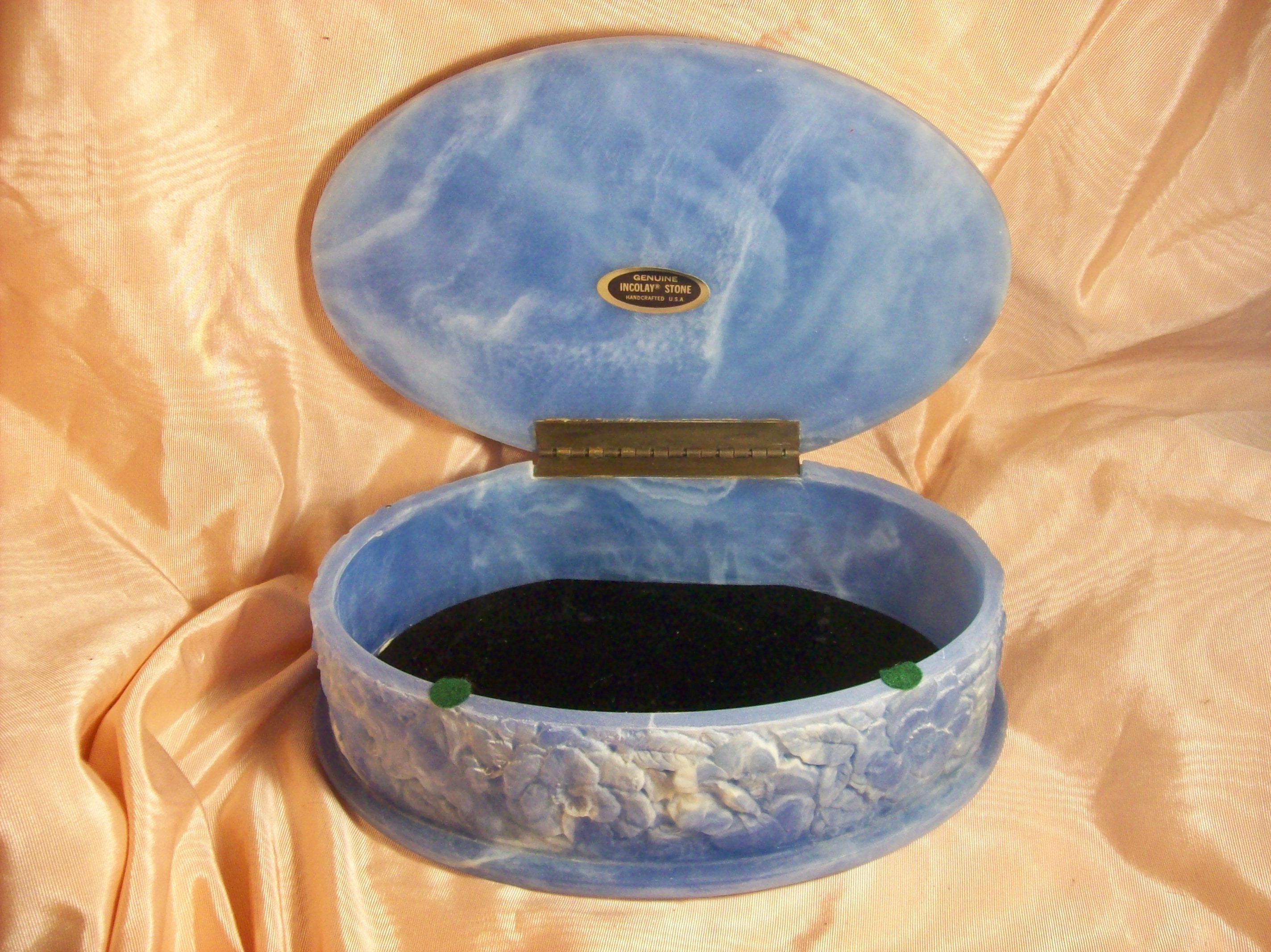 Large Oval INCOLAY Faux Stone JEWLERY BOX in Cameo Relief Large Oval INCOLAY Faux Stone JEWLERY BOX in Cameo Relief