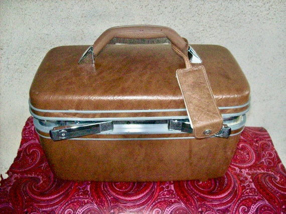 Brown luggage makeup case - Gem